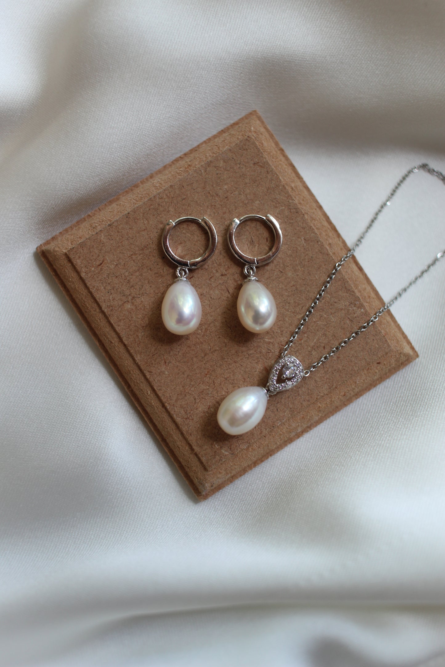 Silver pearl drop earrings